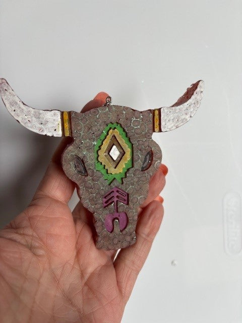 Freshie-Cow Skull w/White Horns